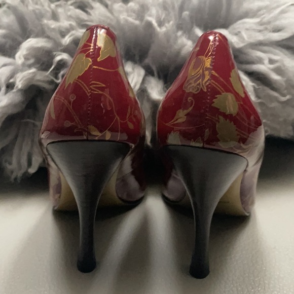 Hale Bob, Women Size 6 Red/gold Floral Print Patent Leather Heels - Picture 7 of 9